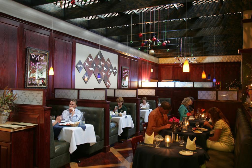 The Rushmore Hotel & Suites; BW Premier Collection Rapid Stadt Restaurant foto